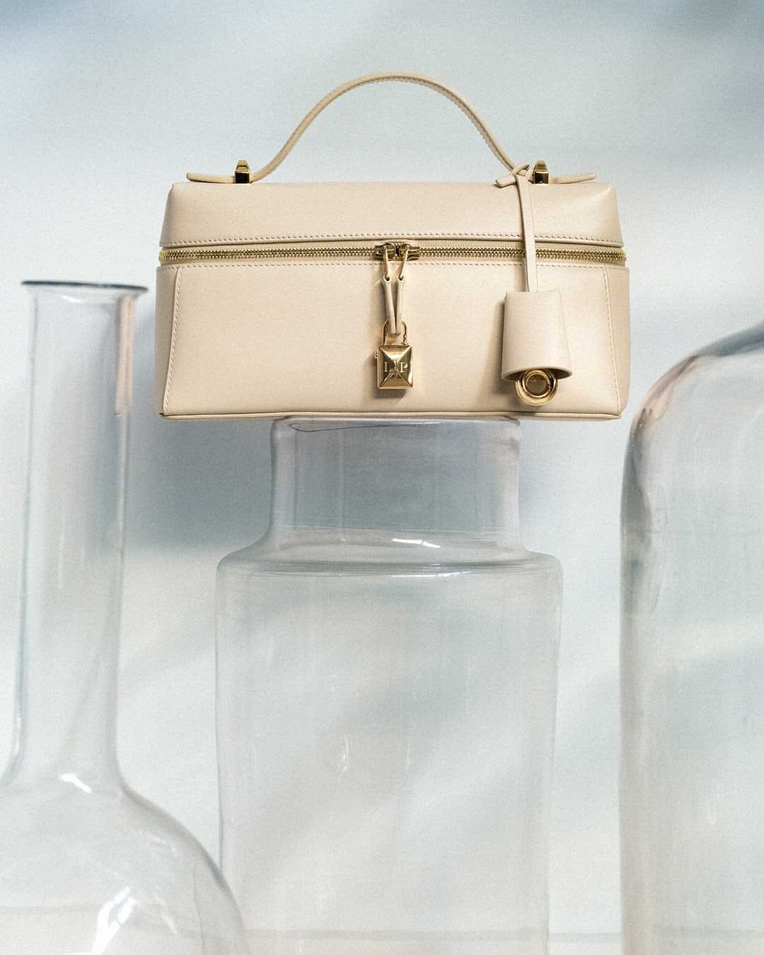 FW25_ADV-SOCIAL-CROPS_4x5_NO_LOGO_SL_05